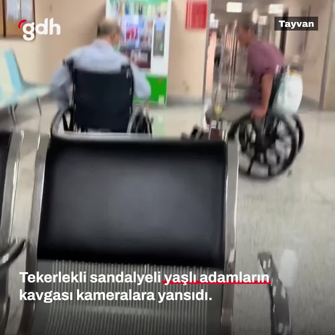 Tayvan'da hastanede tekerlekli sandalye kavgası görüntülendi