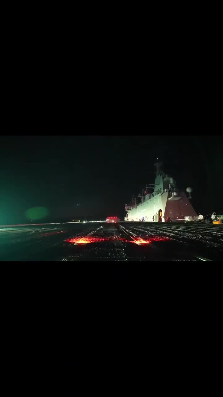 Bayraktar TB3 SİHA, TCG ANADOLU'da gece testleri yapıyor
