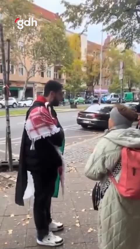 "Almanya kirlidir. Siz katilsiniz!" Tepki Yürüyüşü Berlin'de