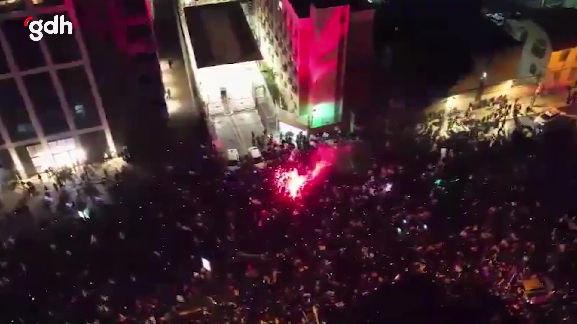 Tel Aviv'de binlerce kişi Netanyahu'nun istifasını talep etti
