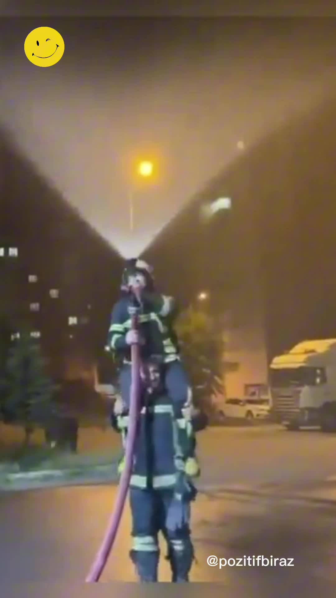 ‘Yağmur Akımı’nı deneyen itfaiyecilerin eğlenceli anları