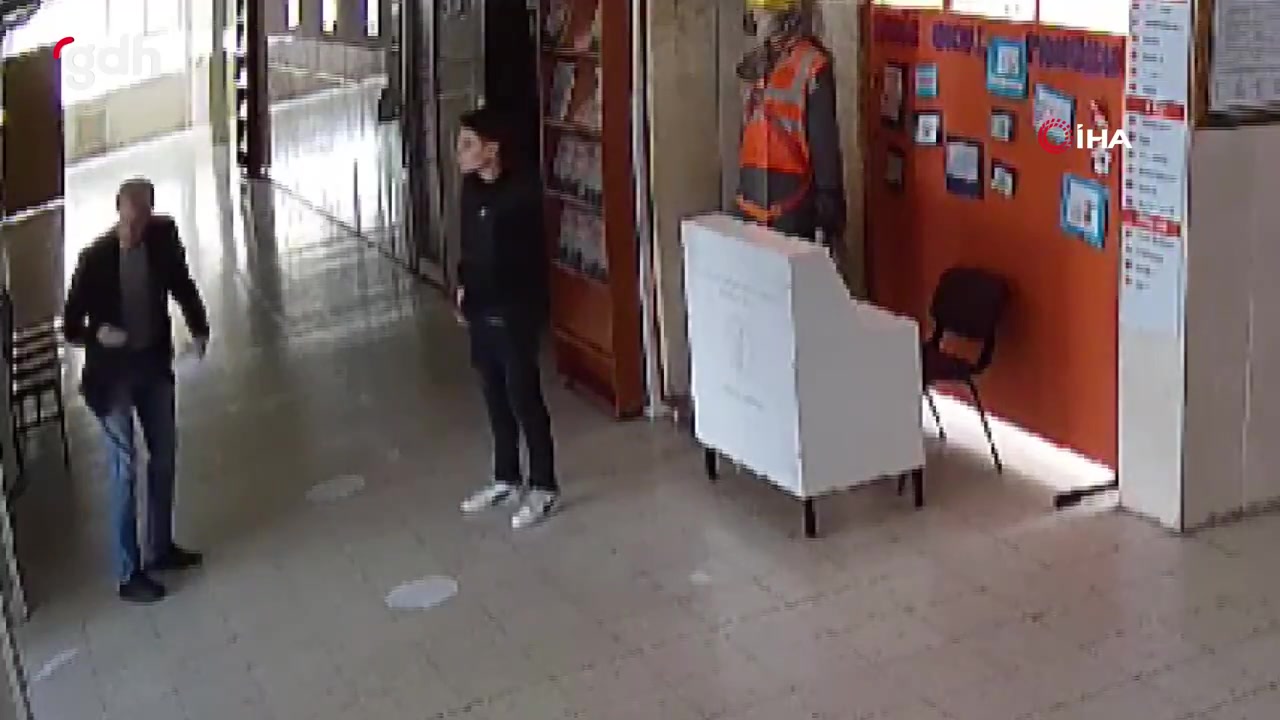 Ankara'da öğrenci, öğretmenini bıçakladı!