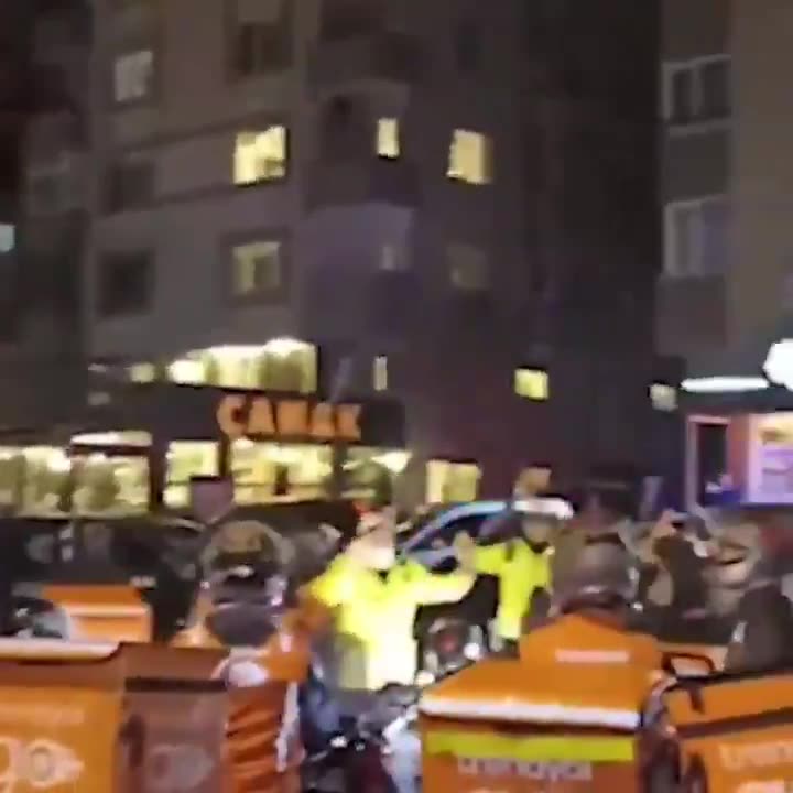 Trendyol motokuryeleri İstanbul Maslak'ta protesto düzenledi