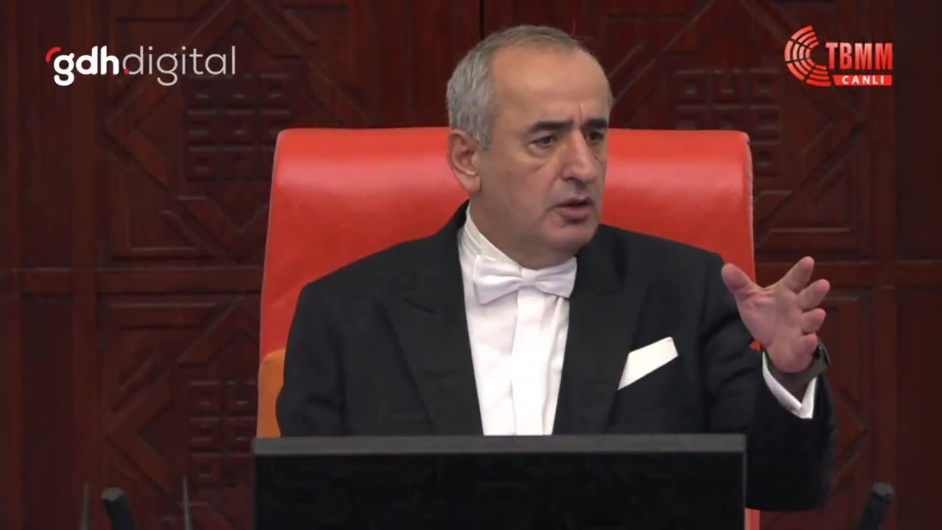Haydar Akar, Hakan Çavuşoğlu'nu tanımadığı için sordu: ❝- Ne bunun adı?❞