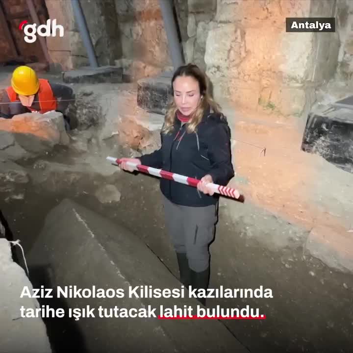 Antalya'da Aziz Nikolaos Kilisesi kazısında lahit bulundu