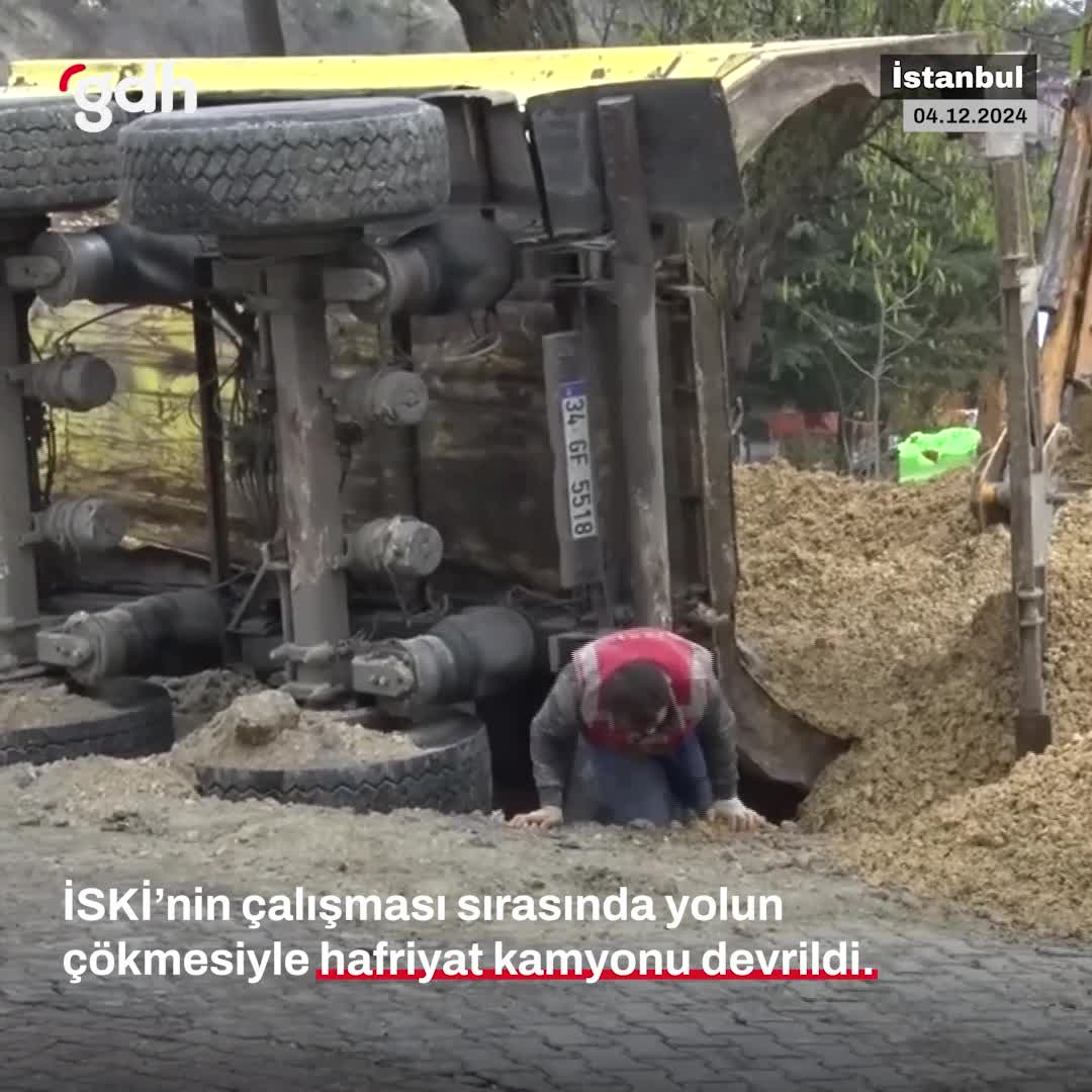 Beylikdüzü'nde altyapı çalışması sırasında kamyon devrildi