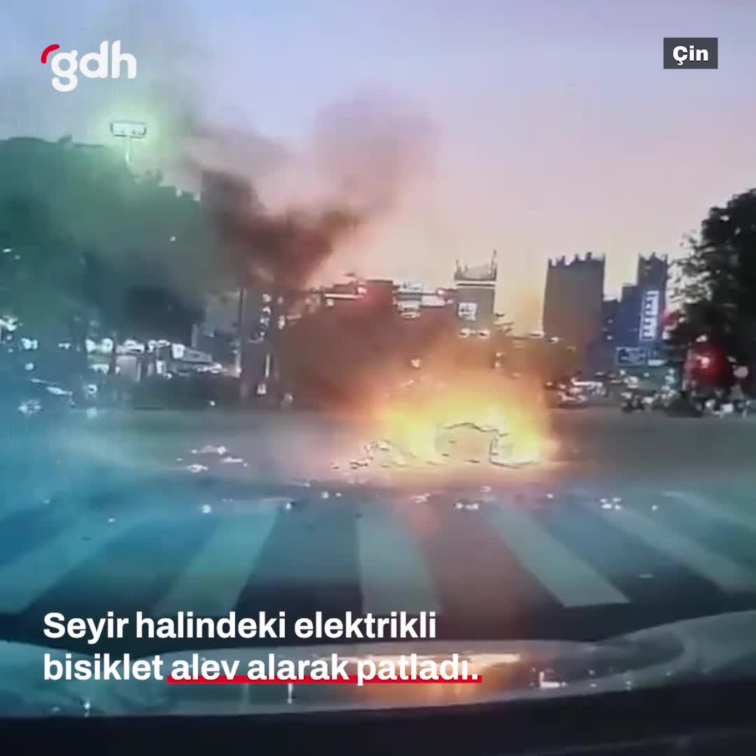 Çin'de seyir halindeki elektrikli bisiklet patladı