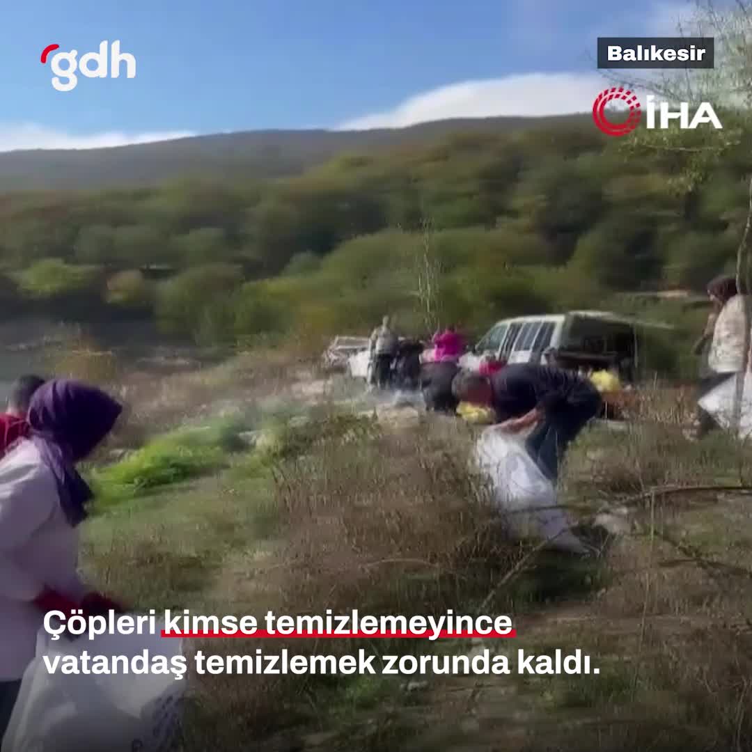 Erdek'teki Kapıdağ Yarımadası'nda duyarlı vatandaşlar temizlik yaptı