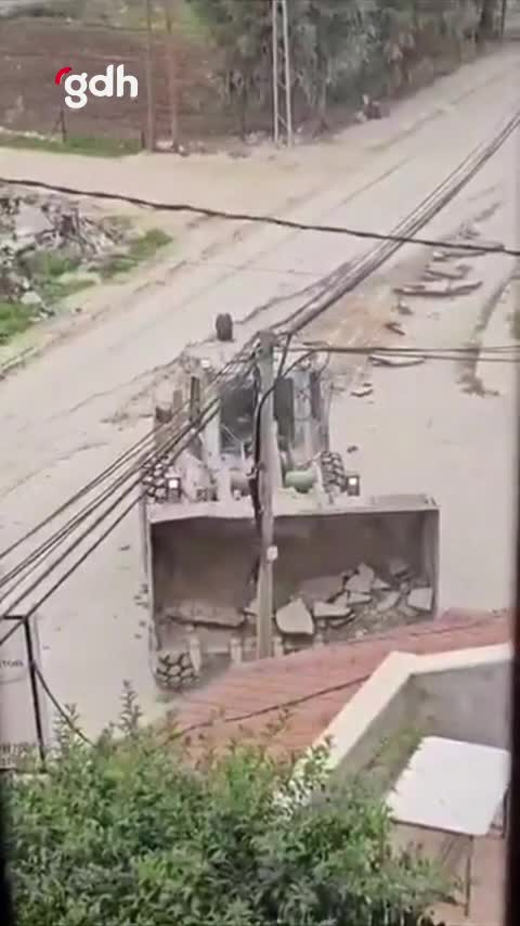 İsrail, Cenin'de 10 sivili katledip altyapıyı tahrip etti
