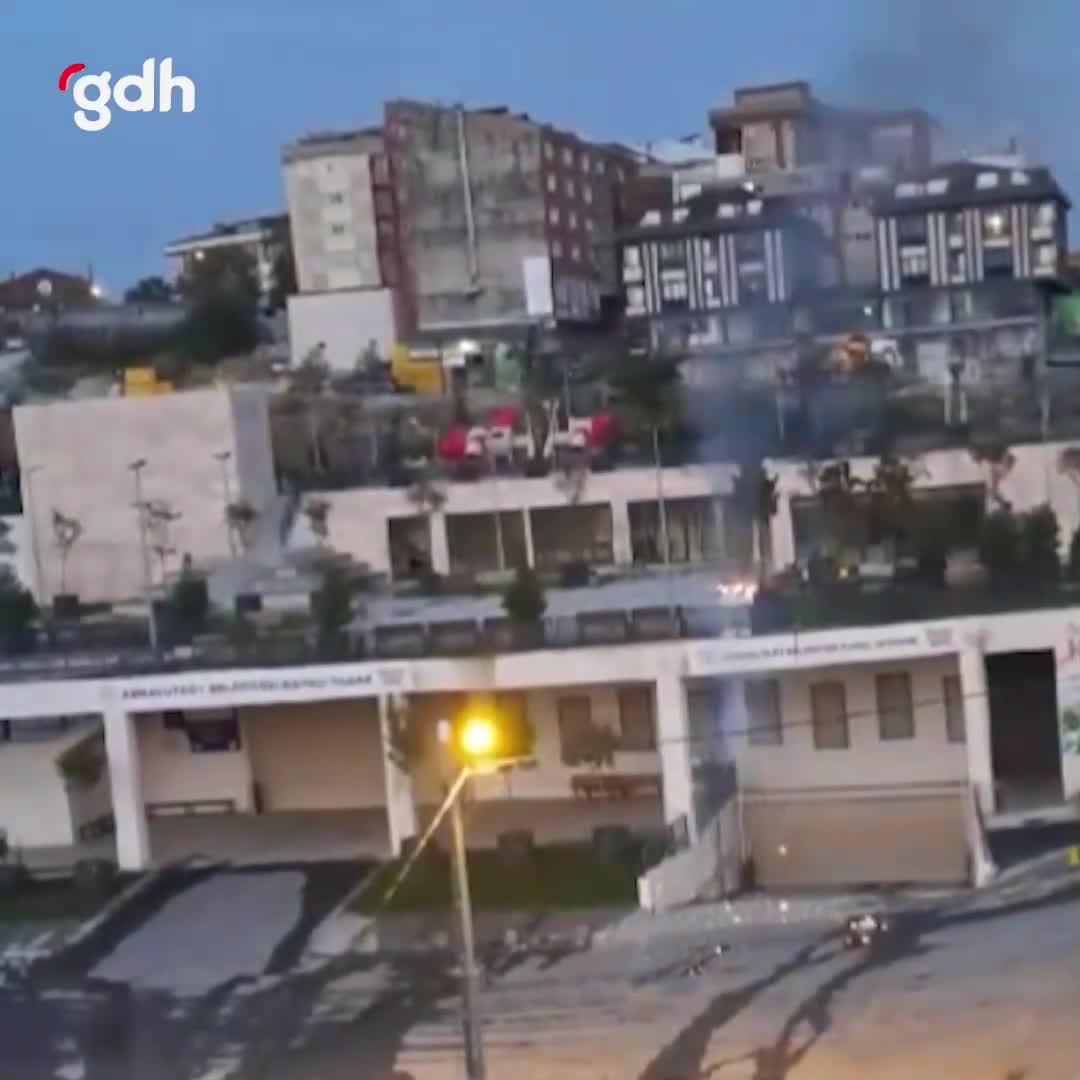 Arnavutköy'de elektrik hattında peş peşe patlamalar oldu