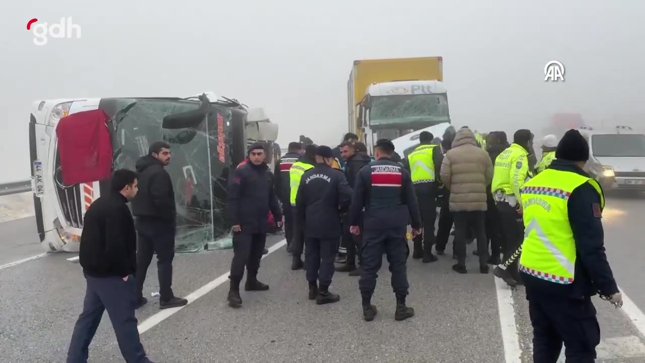 Malatya-Kayseri yolunda otobüs devrildi: 3 ölü, 29 yaralı