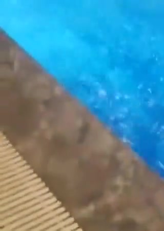 Mustafa Keser, konser için yürürken havuza düştü!