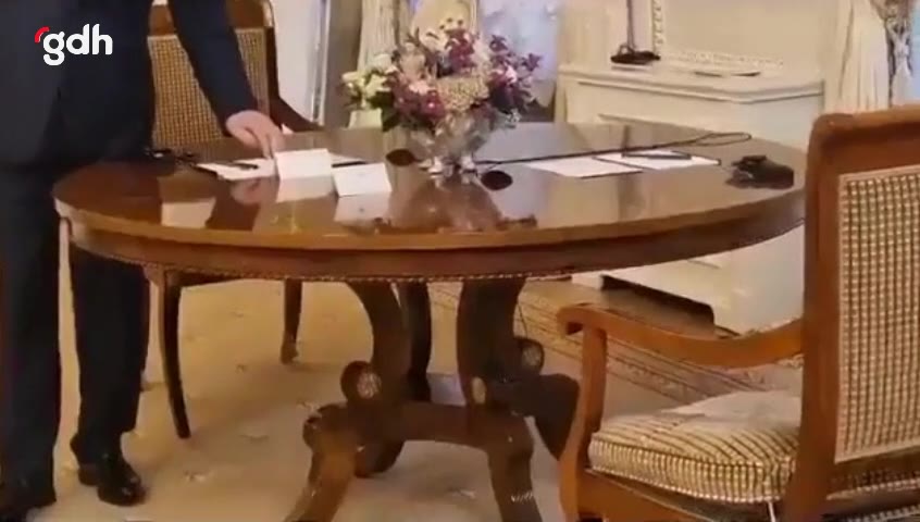 Sisi'nin Putin'i beklettiği anlar sosyal medyada gündem oldu