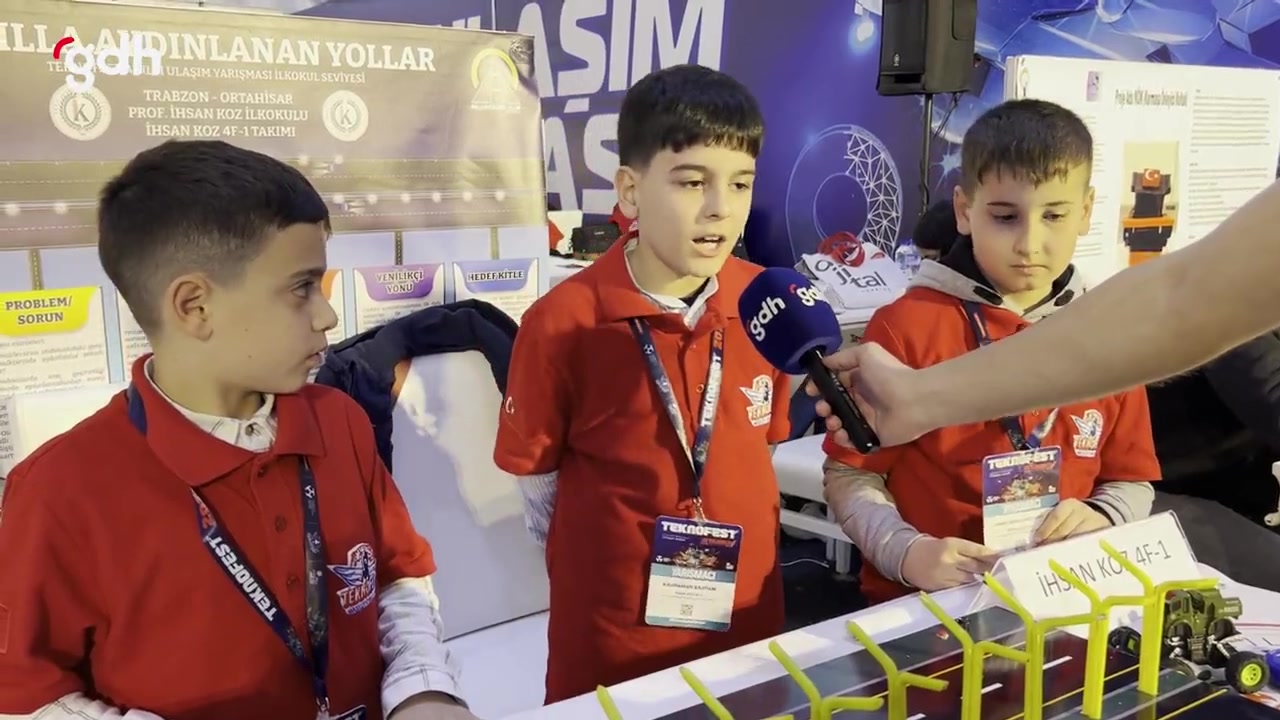 Otoyollarda elektrik israfına son! Minik mucitler çözüm buldu
