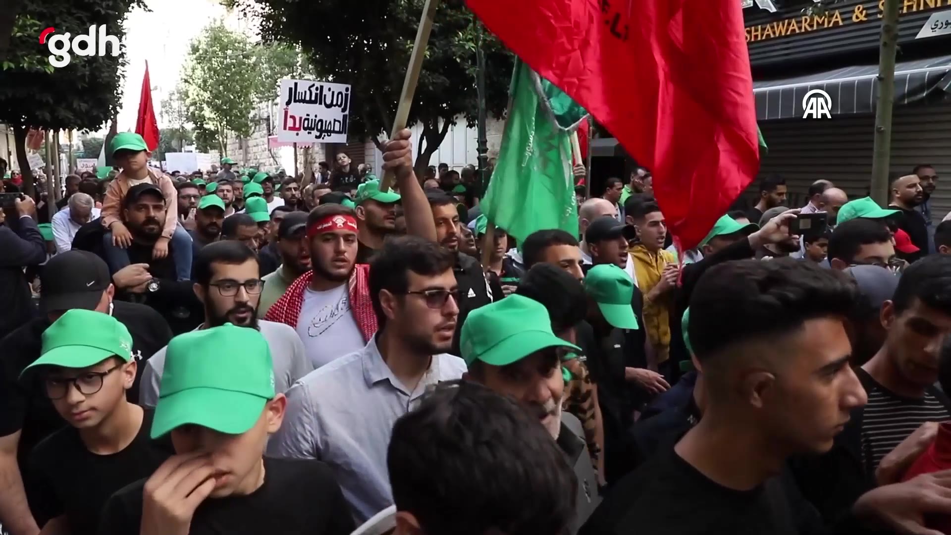 Ramallah'da Filistinliler, İsrail saldırılarına karşı yürüyüş yaptı