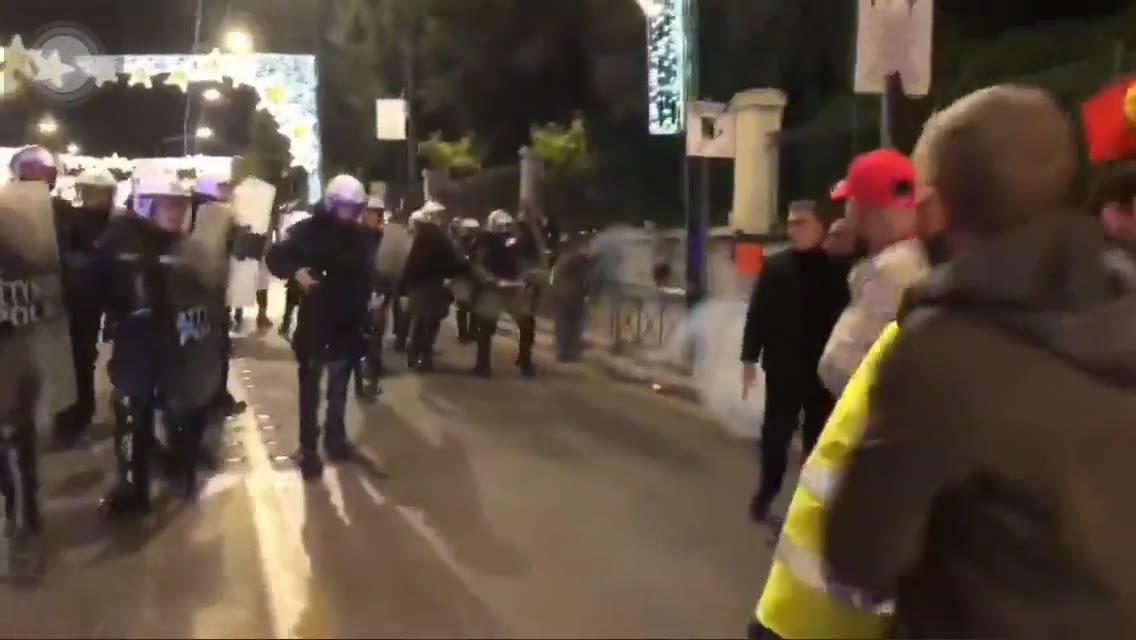 Terör Avrupa sokaklarında: PKK yandaşları Atina'da çatıştı