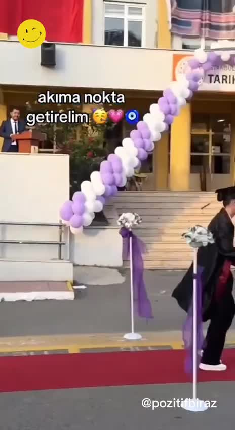 Babasından mezuniyet töreninde kızına sürpriz!