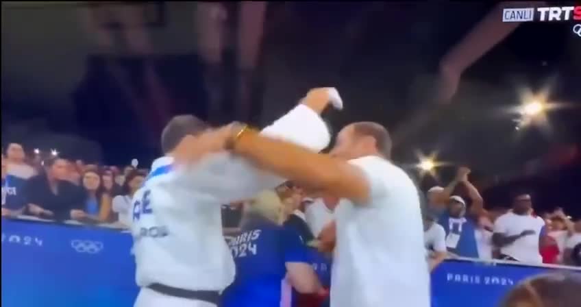 Fransa'da Türk sporculara bayrak müdahalesi tepkileri artırdı