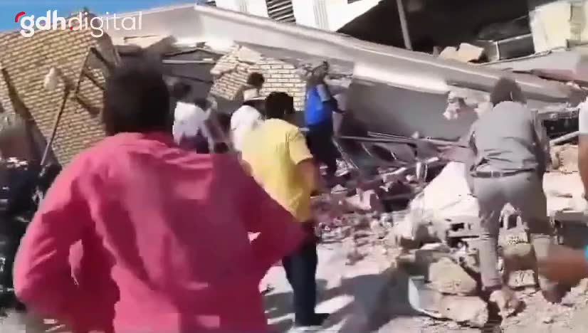 Meksika'da Santa Cruz kilisesinin çatısı çöktü: 7 ölü, 30 mahsur