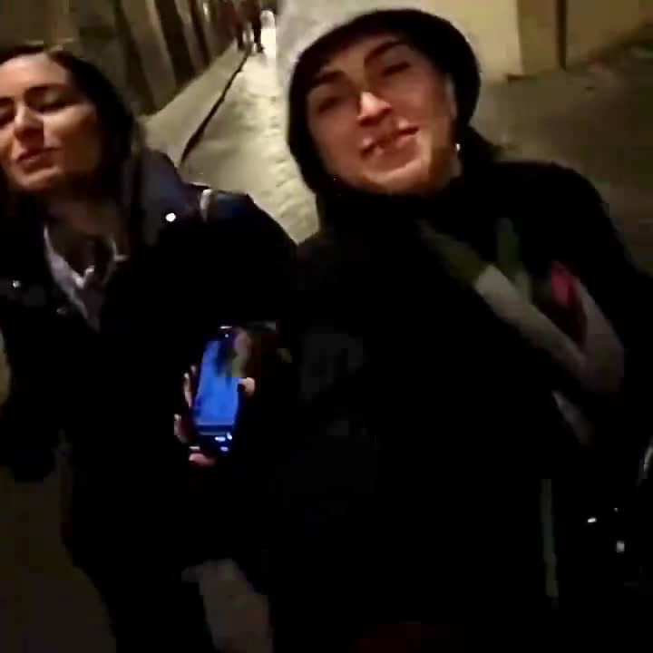 İmamoğlu Ailesi, İtalya'da! Dilek İmamoğlu sokaklarda şarkı söyledi