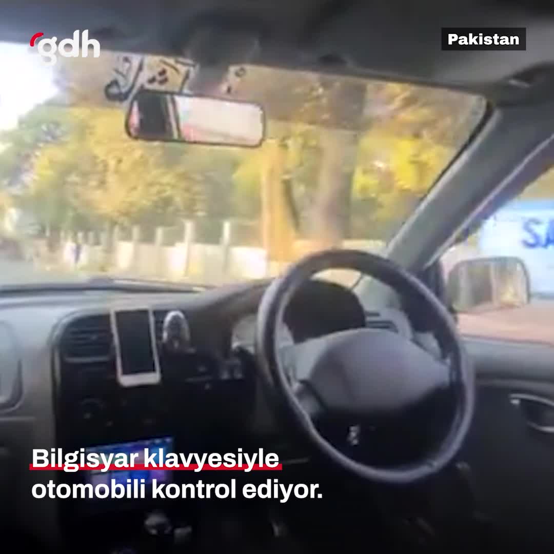 20'lik öğrenci, manuel aracı klavye ile kontrol ettiğini paylaştı