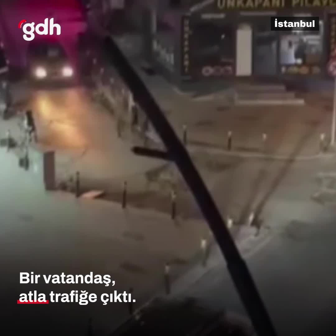 Küçükçekmece'de vatandaş trafikte atını koşturdu