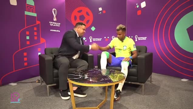 Rodrygo, Ronaldo'dan yeteneklerini öğrenmeye çalışıyor