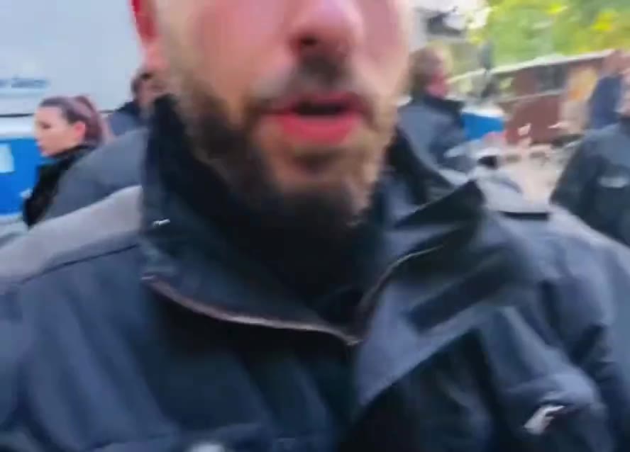 Almanya'da Milletvekili Nagel, protestoda polise mukavemetten gözaltına alındı