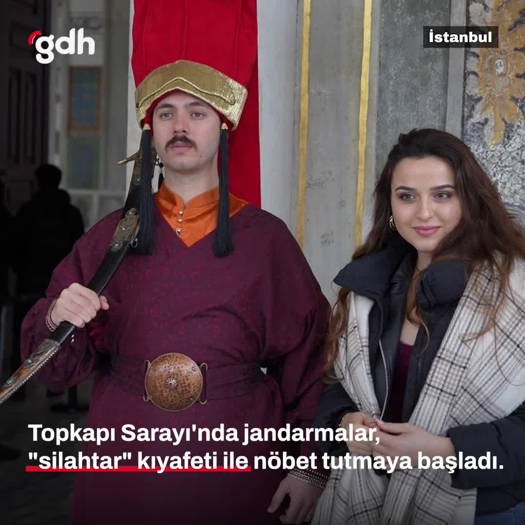 Topkapı Sarayı'nda jandarmalar "silahtar" kıyafetiyle nöbette