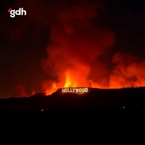 Hollywood yazısı yangında kül oldu