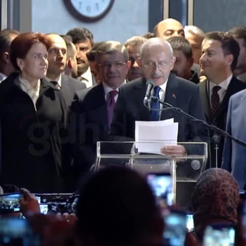 Babacan ve Akşener'in toplantıda yaşanan bakışması