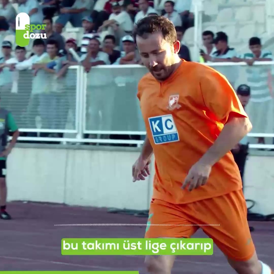 Sergen Yalçın'ın "Keçi Sergen" yazılı 5 numaralı forması