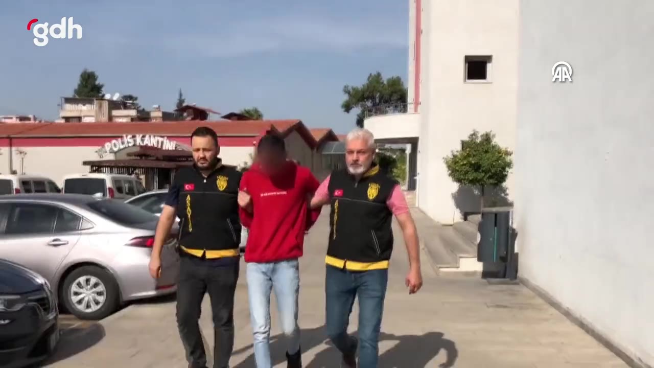 Adana'da kargo çalışanı, çaldığı telefonlarla otomobil aldı!