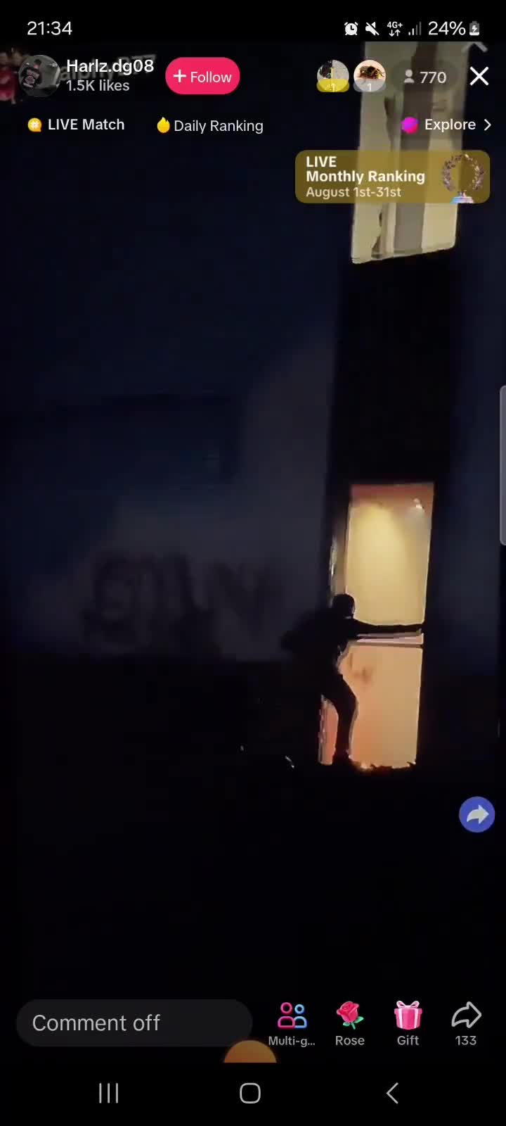 Irkçı gruplar, Tamworth'daki sığınmacı binasını ateşe verdi