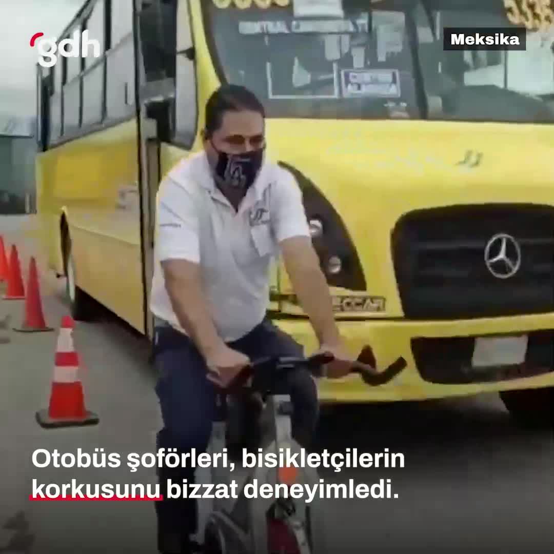 Meksika'da otobüs şoförleri, bisikletlilerin korkularını anlamak için bisiklete bindi