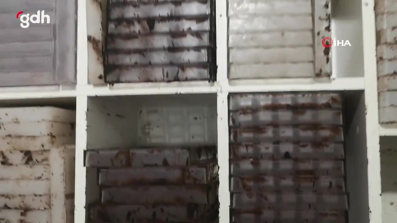 Bursa'da kaçak çikolata imalathanesine operasyon: 2 gözaltı