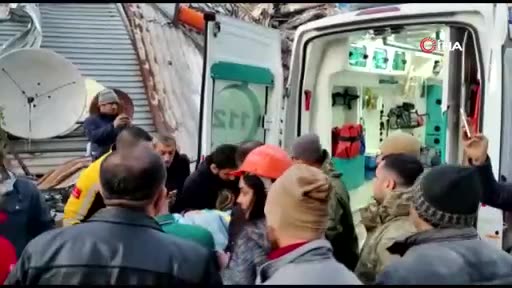 Hatay'da 12 yaşındaki Ege depremden 60 saat sonra kurtarıldı