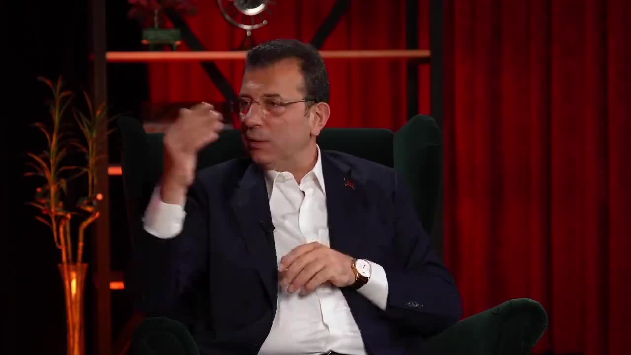 İmamoğlu'nun diplomasi açıklamaları sosyal medyada çelişkili bulundu