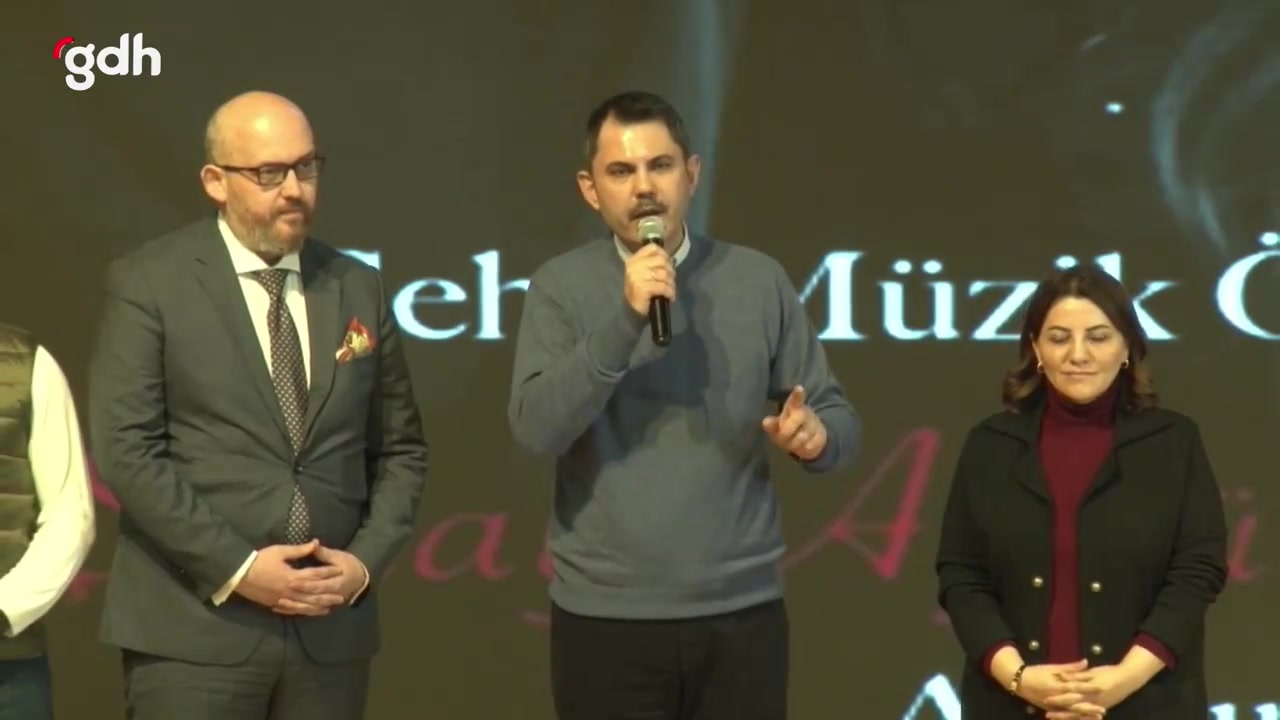 Kurum, gençlerle "Aybüke: Öğretmen Oldum Ben" filmini izledi