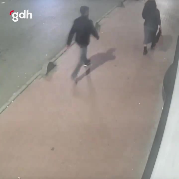 Fatih'te kadın yolculukta saldırıya uğrayıp çantası çalındı