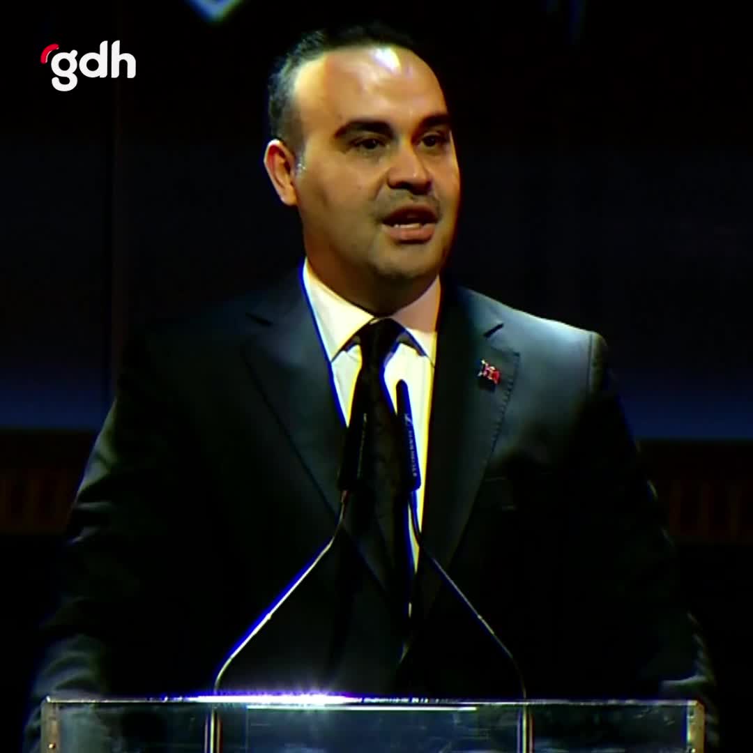Bakan Kacır, "Ufkun Ötesinde" Belgeseli Gala Gösteriminde konuştu