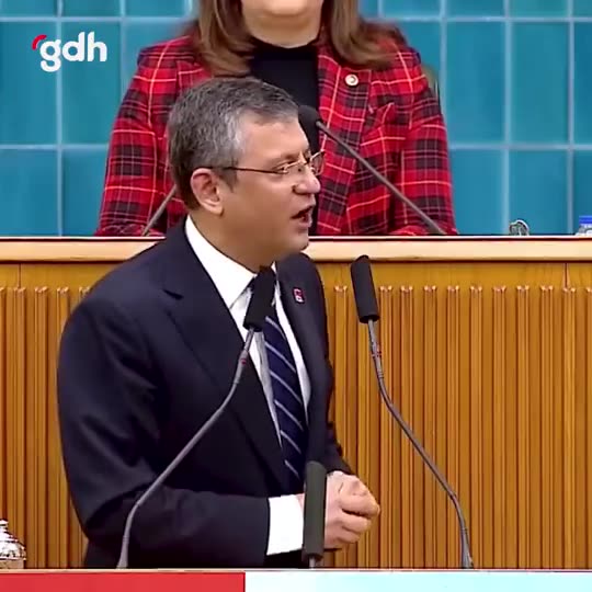 Özgür Özel’in Tanju Özcan'a 'hoşgeldin' derken tepkiler yükseldi