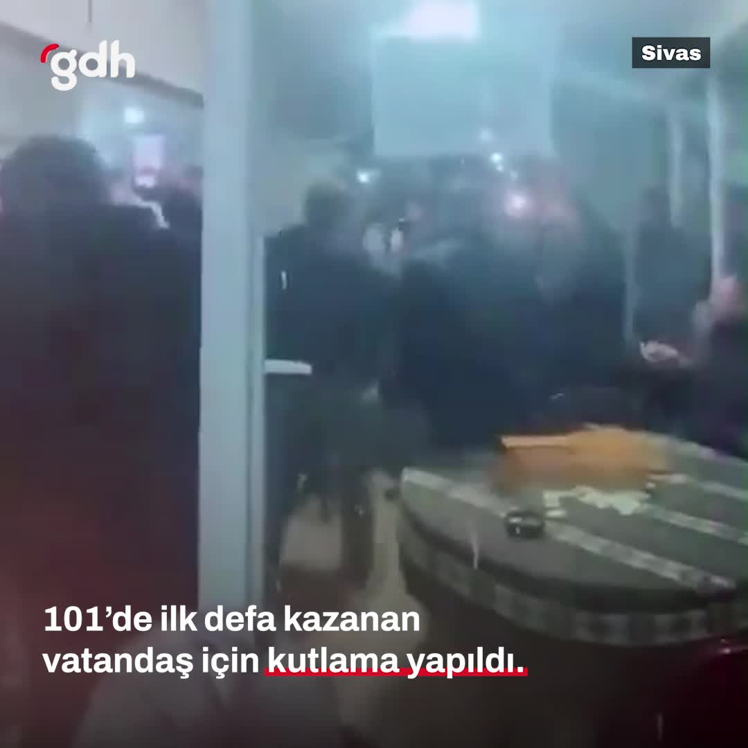 Sivas'ta 101 oyunda kazanan için davullu zurnalı kutlama