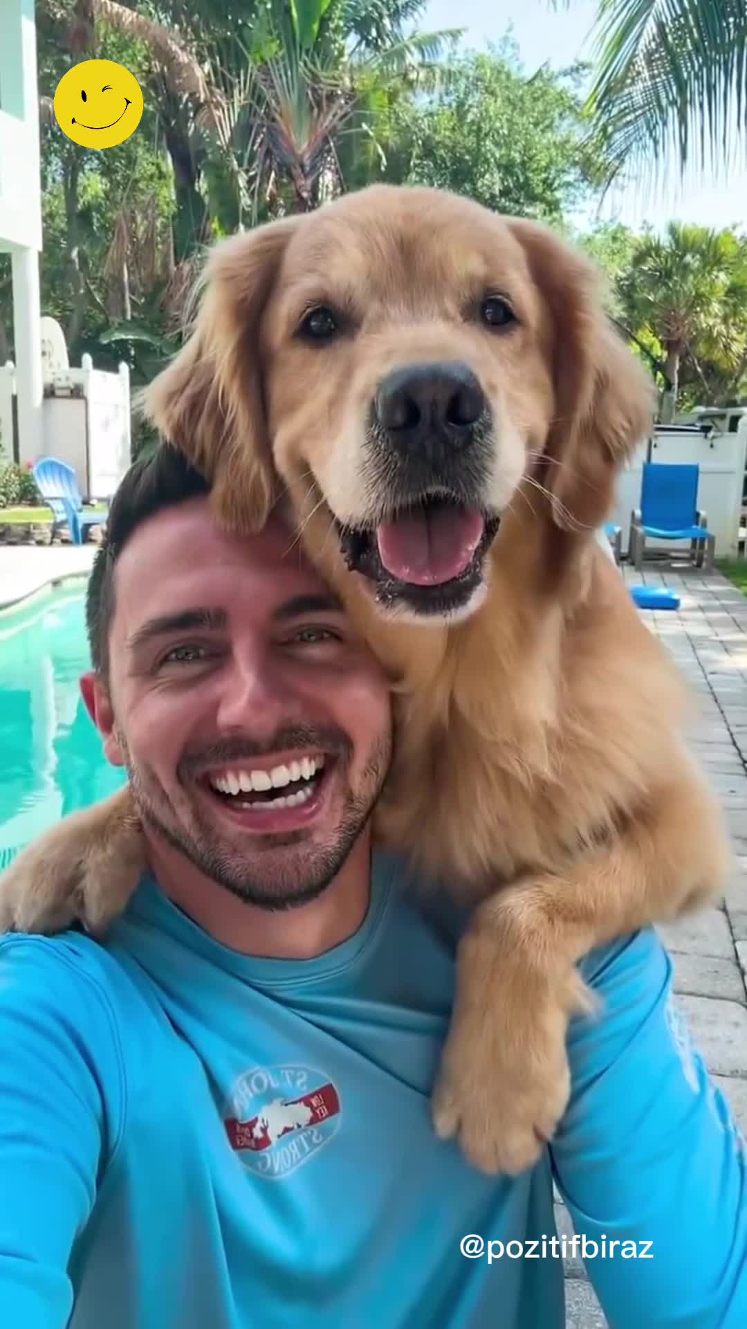 Sahibiyle fotoğraf çekilmeyi seven köpek