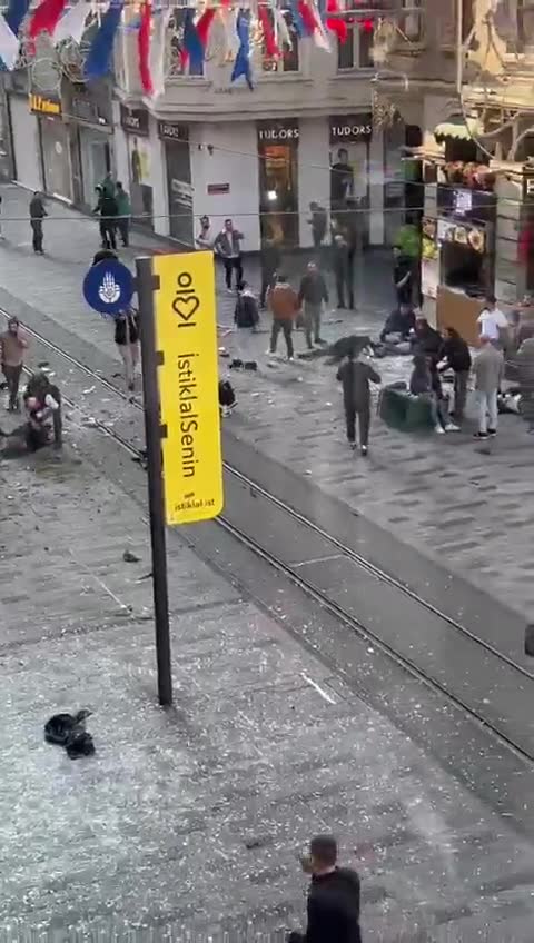 Beyoğlu İstiklal Caddesi'ndeki patlama anı