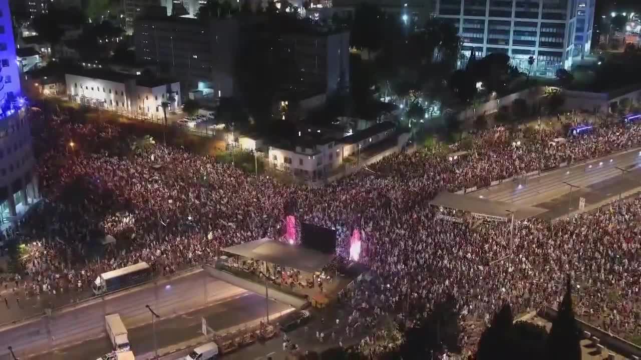 Tel Aviv'de protestocular, Netanyahu'nun istifasını istedi