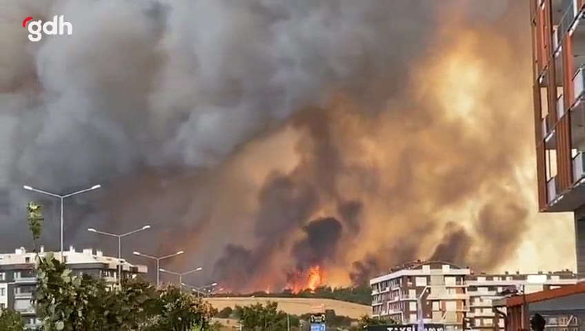 Çanakkale'deki yangın yerleşim alanlarına yaklaştı