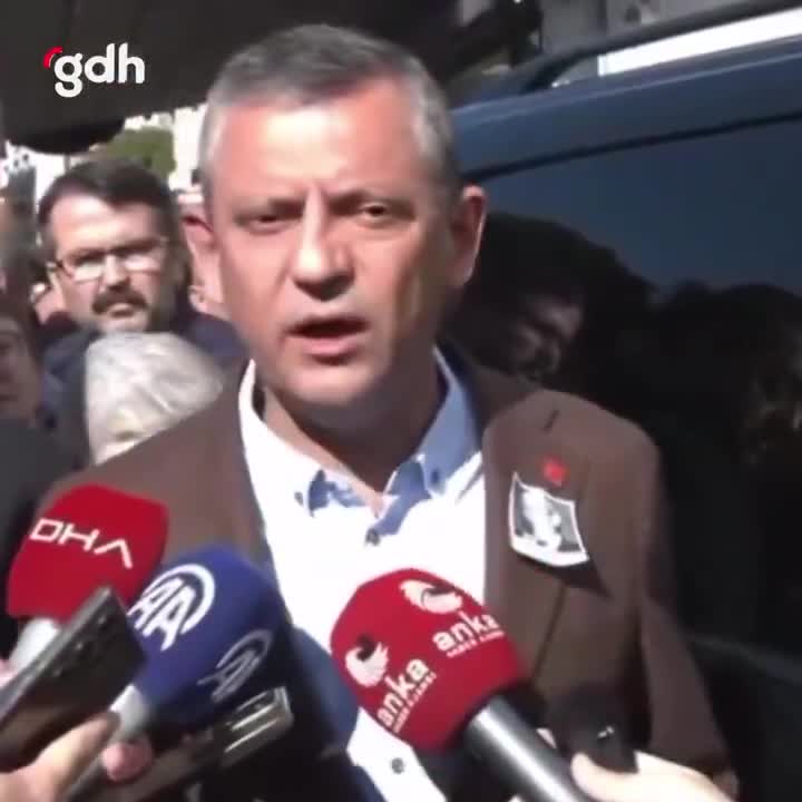 Özgür Özel, Bakan Kurum'un İzmir Körfezi açıklamasını eleştirdi