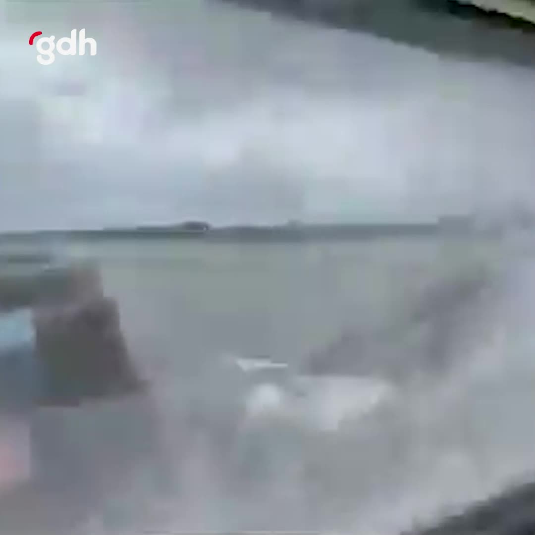 Druten'de nehirde iki yük gemisi çarpıştı