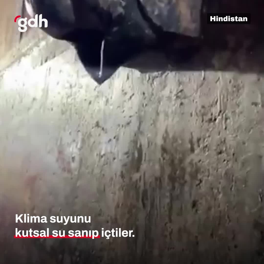 Hindistan'da insanlar kutsal klima suyuna uzun kuyruklar oluşturdu